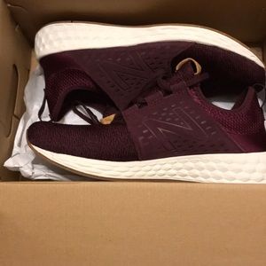 I’m selling a pair of New balance running shoes.